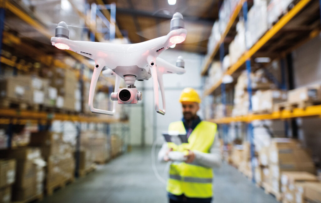 Ověření zásob ve skladu pomocí dronů a QR kódů